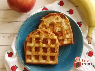 Простий гарячий бутерброд у вафельниці