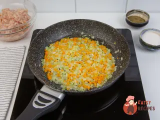 Крок 5: Гречаний суп з фрикадельками