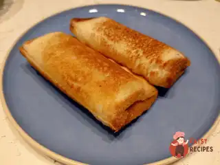 Гарячий бутерброд із крабовими паличками у бутербродниці