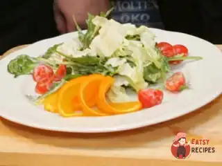 Теплий салат з морськими гребінцями та апельсином