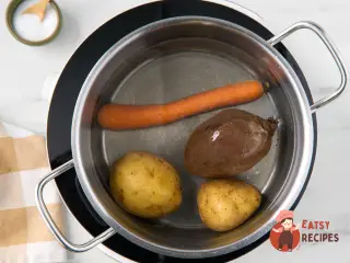 Крок 2: Шаруватий салат з ікрою оселедця