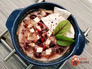 Камамбер, запечений з черешнею