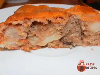 Пряний яблучний пиріг з родзинками
