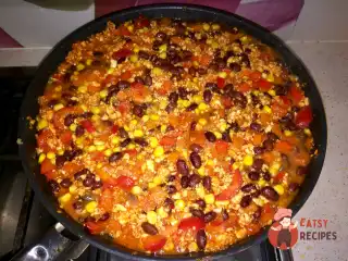 Мексиканський суп чілі кон карне