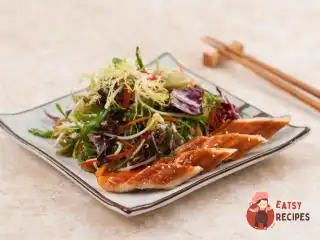 Мікс салат з водоростями чука та смаженим вуграм унаги