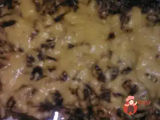 Тефтелі у вершково-грибному соусі