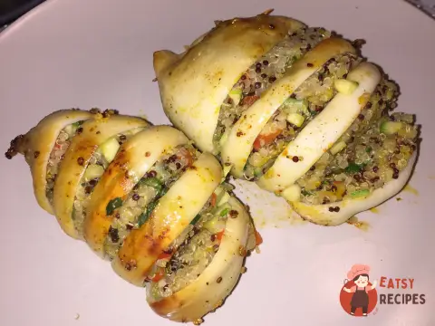 Кальмар фарширований кіноа та овочами.