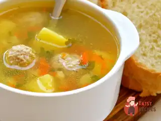 Суп з фрикадельками та вермішеллю