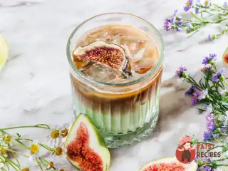 Холодний латте з інжиром і шпинатом