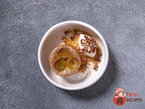Яблучний пиріг з карамельним пеканом