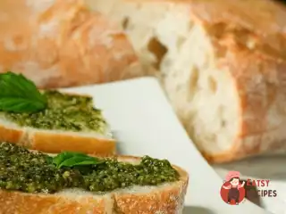 Гренки із соусом песто