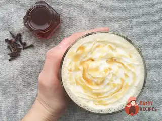 Кава латте з гвоздикою та гречаним медом