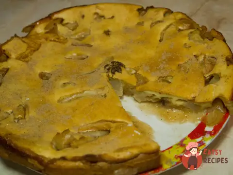 Медова шарлотка з яблуками