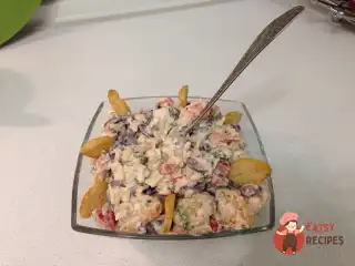 Салат із квасолі із сухариками