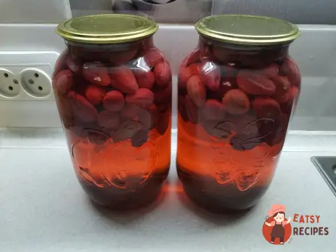 Кизиловий компот на зиму