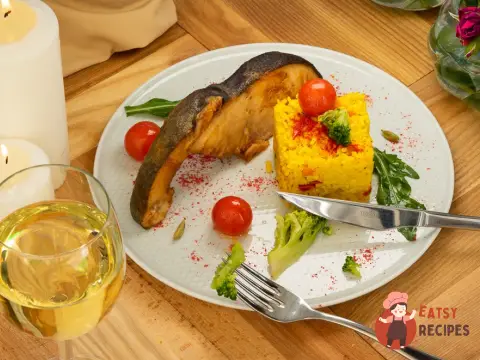 Стейк із білуги з пряним рисом