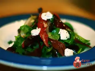 Салат з в'яленими помідорами та козячим сиром