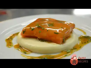 Лосось су-вид з пюре з цвітної капусти