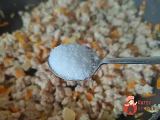 Крок 8: Печериці з курячим фаршем та сулугуні