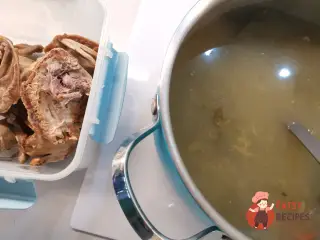Крок 8: Зелені щі з перепілкою