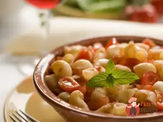 Салат-паста з шинкою та овечим сиром