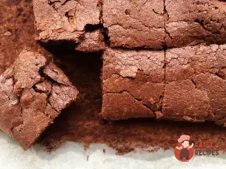 Брауні з темним пивом та вершково-лікерною глазур'ю