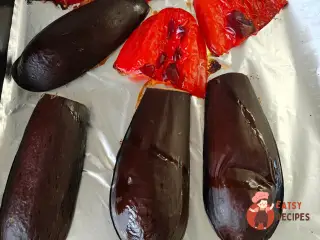 Крок 6: Салат з куркою, печеними баклажанами, перцем та рукколою
