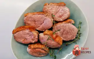 Качина грудка на сковороді