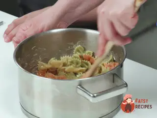 Крок 9: Паста а-ля карбонару з сосисками