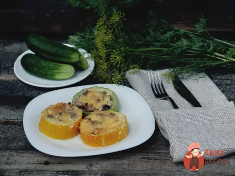 Кабачки з фаршем та грибами