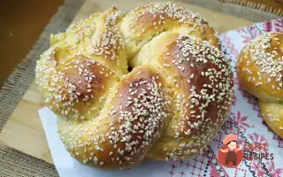 Плетена Булка З Кунжутом