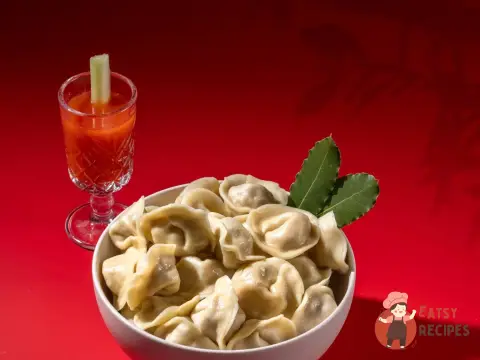 Пельмені з креветками та соусом Том-Ям
