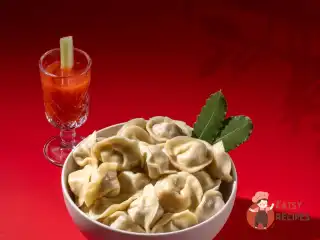 Пельмені з креветками та соусом Том-Ям