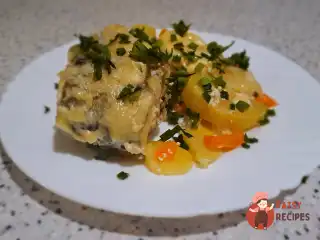 Минтай із картоплею в духовці