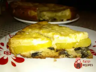 Пиріг з грибами та картоплею в мультиварці