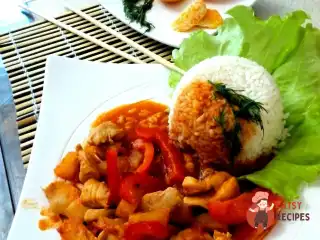 Курка в кисло-солодкому соусі китайською