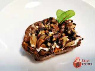 Бутерброд із грибами