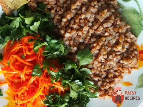 Морква по-корейськи з обсмаженою цибулею