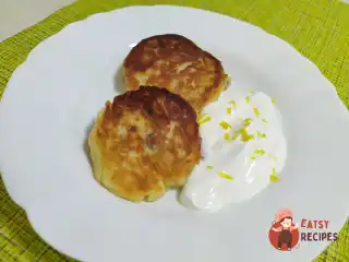 Сирники з творожної маси з родзинками