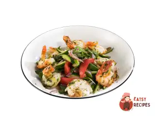 Тайський салат з прісноводними креветками