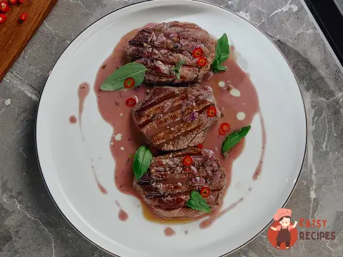 Стейк із яловичини з перцевим соусом