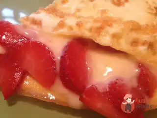 Омлет із полуницею