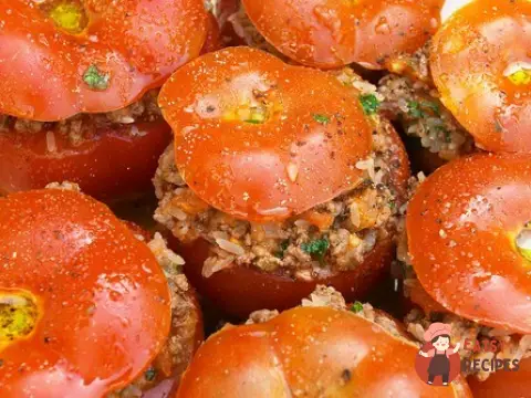 Помідори, фаршировані бараниною, кедровими горішками та м'ятою