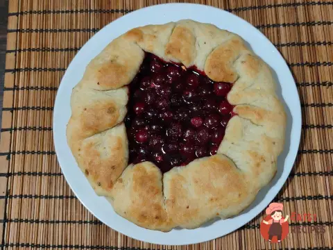 Пісочна галета з вишнею