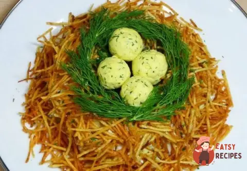 Картопляна закуска з куркою та яйцями