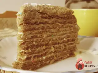 Медовий торт з вершковим кремом