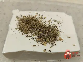 Крок 9: Грецький салат з оливками та фетою
