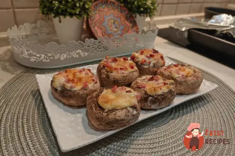 Шампіньйони з шинкою
