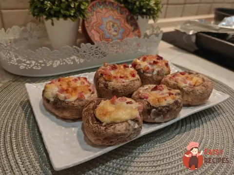 Шампіньйони з шинкою