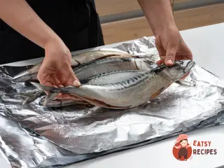 Крок 7: Копчена скумбрія на мангалі